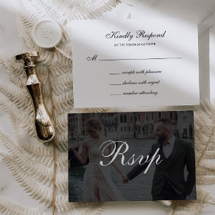 Formeel Klassiek en Donkere Overlay Trouwfoto RSVP Kaartje