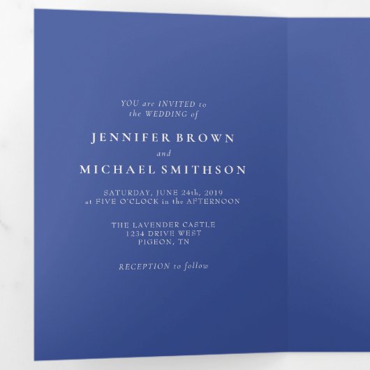 Formeel kobalt blauw manuscript wij Modern Weddens Drieluik Kaart (Binnenzijde eerst)