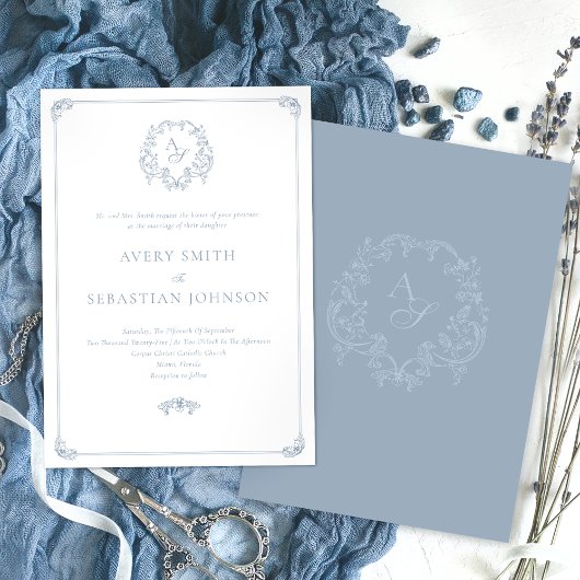 Formele Dusty Blue Crest Monogram Huwelijk Kaart