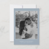 Formele  Dusty Blue Monogram bruiloft Save The Date (Voorkant)