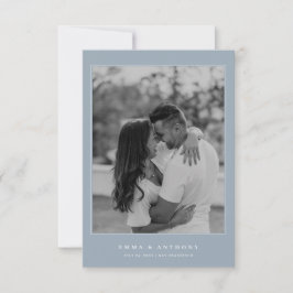 Formele  Dusty Blue Monogram bruiloft Save The Date