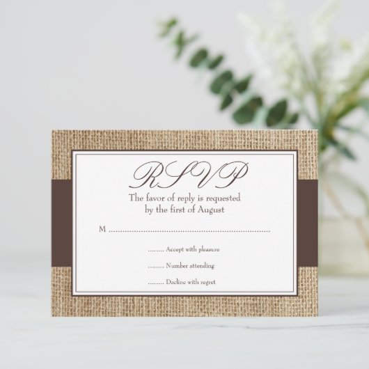 Formele Rustic Burlap Brown-reactiekaart RSVP Kaartje (Staand voorkant)