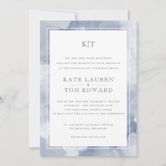 Formele Stoffige Blauwe Waterverf Monogram Bruilof Kaart (Voorkant)