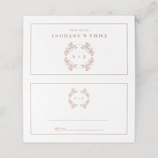 Formele  Terracota Monogram Bruiloft Plaatskaartje (Buitenkant ongevouwen)