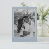 Formele Vintage Stofblauwe Monogram Trouwdag Save The Date (Staand voorkant)