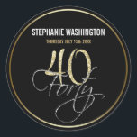 Formele Zilveren Zwart en Goud 40e Verjaardagsfees Ronde Sticker<br><div class="desc">Formele Silver, Black & Gold 40e verjaardagsfeestje Sticker. Deze vormelijke, stijlvolle stickers hebben het getal "40" in sprankelende gouden kop en het woord "veertig" overlapt in cursief zilveren schrift, beide op een slimme zwarte achtergrond met een sierlijke gouden gradiëntrand. Pas deze stickers aan door de naam van de verjaardagsjongen of...</div>