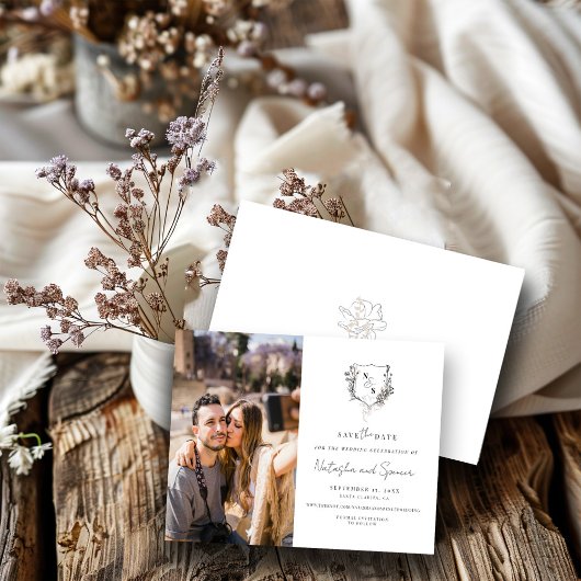 Formele Zwart en Witte Bloem Crest Monogram Save The Date