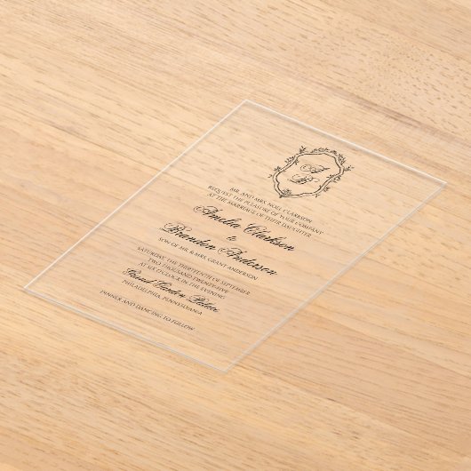 Formele Zwart & Wit Bloemen Monogram Crest Bruilof Acryl Uitnodigingen (Laagn)