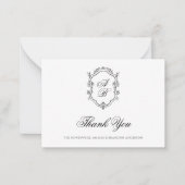 Formele Zwart & Wit Bloemen Monogram Crest Bruilof Notitiekaartje (Voorkant)