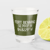 Fort Benning Latitude Lengtegraad Shot Glas (Voorkant)