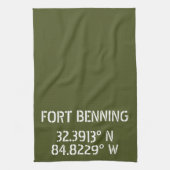 Fort Benning Latitude Lengtegraad Theedoek (Verticaal)