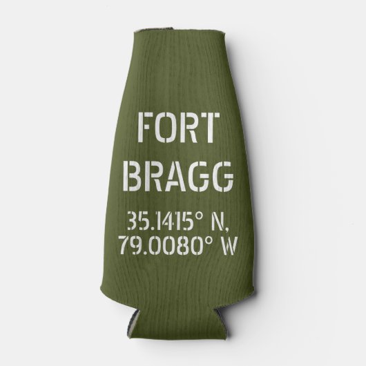 Fort Bragg Latitude Lengtegraad Flesjeskoeler (Voorkant)