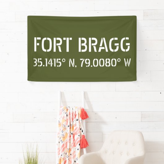 Fort Bragg Latitude Lengtegraad Spandoek (Insitu)