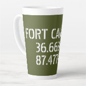 Fort Campbell Breedtegraad Lengtegraad Latte Mok (Linkerhoek)
