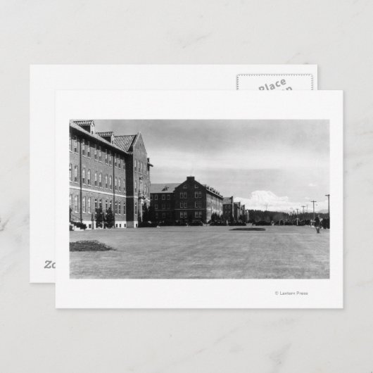 Fort Lewis, WA Uitzicht Barracks en Mt. Rainier Briefkaart (Voorkant / Achterkant)