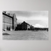 Fort Lewis, WA Uitzicht Barracks en Mt. Rainier Poster (Voorkant)