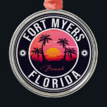 Fort Myers Beach Retro - Florida Souvenirs Metalen Ornament<br><div class="desc">Fort Myers strandontwerp. Zonneontwerp met je favoriete strand en zee van Florida,  geschikt voor Amerikaanse strandliefhebbers,  vooral die van Fort Myers Beach houden.</div>