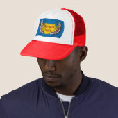 Fort Peck Assiniboine Vlag Hoed Trucker Pet (In situ)