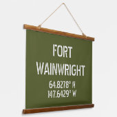 Fort Wainwright Latitude Longitude Hangend Wandkleed (Gebogen)