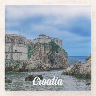 Fortress walls, rocky kust en zee in Kroatië Glazen Onderzetter