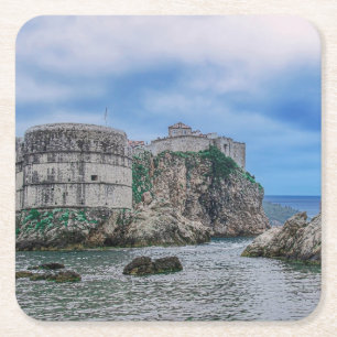 Fortress walls, rocky kust en zee in Kroatië Kartonnen Onderzetters
