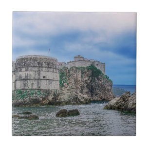 Fortress walls, rocky kust en zee in Kroatië Tegeltje