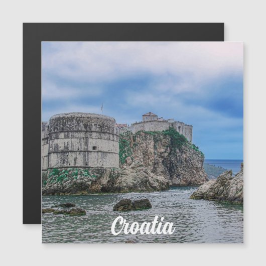 Fortress walls, rotskust en zee in Kroatië Mag (Voorkant / Achterkant)