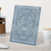 Fortunes vertelde hier blauw reclamebord met voetstuk (Insitu)