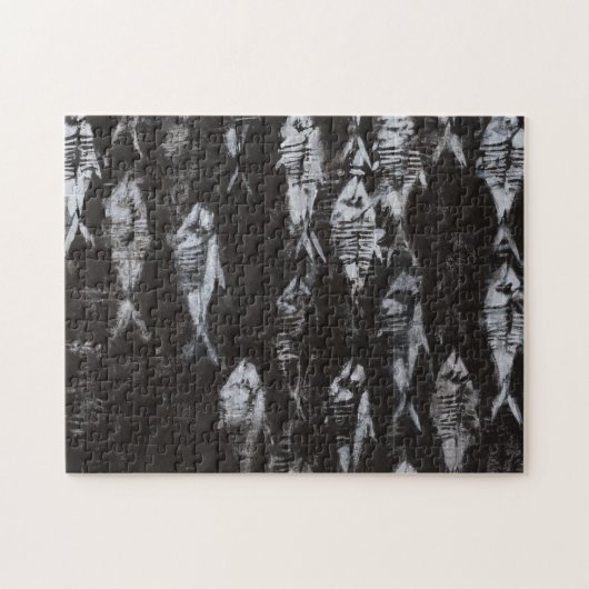 Fossil White Fish op zwarte achtergrond Legpuzzel (Horizontaal)