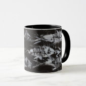 Fossil White Fish op zwarte achtergrond Mok (Voorkant rechts)