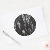 Fossil White Fish op zwarte achtergrond Ronde Sticker (Envelop)