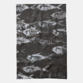 Fossil White Fish op zwarte achtergrond Theedoek (Verticaal)