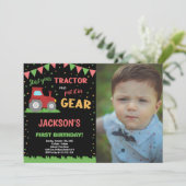 Foto 1e Rode Vlaggen Tractor Verjaardag Uitnodigin Kaart (Staand voorkant)