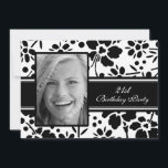 Foto 21st Birthday Party Invitations Kaart<br><div class="desc">Aangepaste foto 21e verjaardag van de feestdag in elegant zwart-wit bloempatroon. Voeg uw foto en partijdetails voor een unieke en stijlvolle uitnodiging van de verjaardagspartij toe.</div>