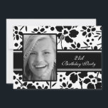Foto 21st Birthday Party Invitations Kaart<br><div class="desc">Aangepaste foto 21e verjaardag van de feestdag in elegant zwart-wit bloempatroon. Voeg uw foto en partijdetails voor een unieke en stijlvolle uitnodiging van de verjaardagspartij toe.</div>