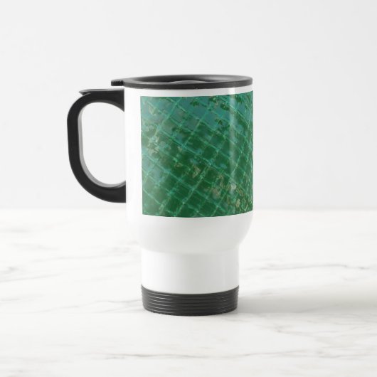 Foto afbeelding van een groen plastic kapje. reisbeker (Links)