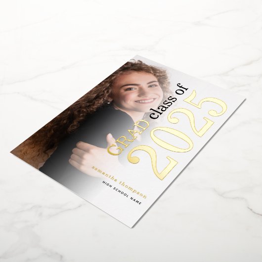 Foto Afstudeerder 2025 Gold Real Folie Folie Uitnodiging (Gedraaid)