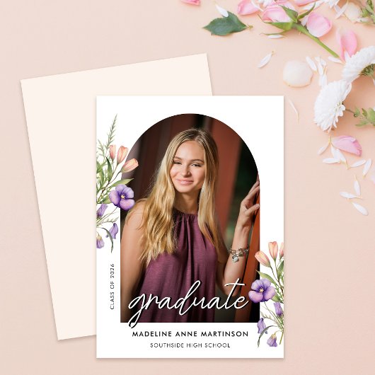 Foto afstudeerkaart met wilde bloemenboog aankondiging