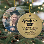 Foto-Afstuderen-congraten geborsteld zwart en goud Keramisch Ornament<br><div class="desc">Herdenking van het succes van de afgestudeerde met een speciale foto met zwarte en gouden afstuderen kerstversiering. Afbeelding en alle tekst zijn eenvoudig aan te passen. Omvat schoolnaam en -graad, felicitaties, bedankt moeder en vader, of een andere boodschap van je keuze. Het ontwerp is voorzien van een gouden faux geborsteld...</div>