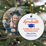 Foto Afstuderen Congrates Oranje en Blue Keramisch Ornament<br><div class="desc">Herdenking van de prestatie van de afgestudeerde met een aangepast oranje, blauw en wit rond afstuderen kerstversiering. Afbeelding en alle tekst zijn eenvoudig aan te passen. Omvat schoolnaam en -graad, felicitaties, bedankt moeder en vader, of een andere boodschap van je keuze. Het ontwerp is voorzien van een witte achtergrond, een...</div>