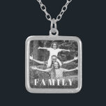 *~* FOTO AP42 FAMILIE Afbeelding Glitter Zilver Vergulden Ketting<br><div class="desc">SQUARE KETTING Afbeelding Juwelry foto's - zwarte GLITTER en witte blokletters (zoekid AP42 voor gelijkaardige design op verschillende producten ) Overdracht naar voorkeursproducten van Zazool of andere juwelen. * Energetisch verbeterde herinneringen aan geheugenfamilie Keepomwille. Upload je afbeelding. Op dit ogenblik leest de tekst "FAMILIE"Een tekstgebied is beschikbaar. Pas de tekenkleur,...</div>