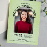 Foto Arch Goodbye Farewell Party Invitation Kaart<br><div class="desc">Deze groene uitnodiging van de fotoafscheidpartij is de perfecte manier om gasten aan een speciale afscheidspartij voor een vriend, een medewerker, een buur, een recent afstuderen, collega, of een familielid uit te nodigen! Kies je favoriete foto van de eer en breng iedereen bij elkaar voor een leuk afscheid feest! Of...</div>