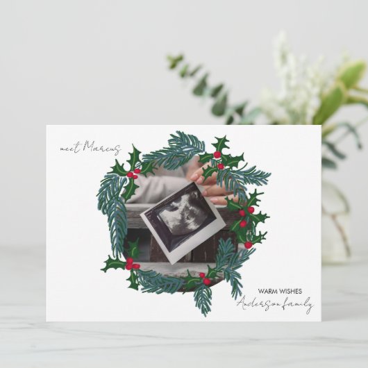 Foto baby ingelijst in kerstkrans feestdagenkaart (Staand voorkant)