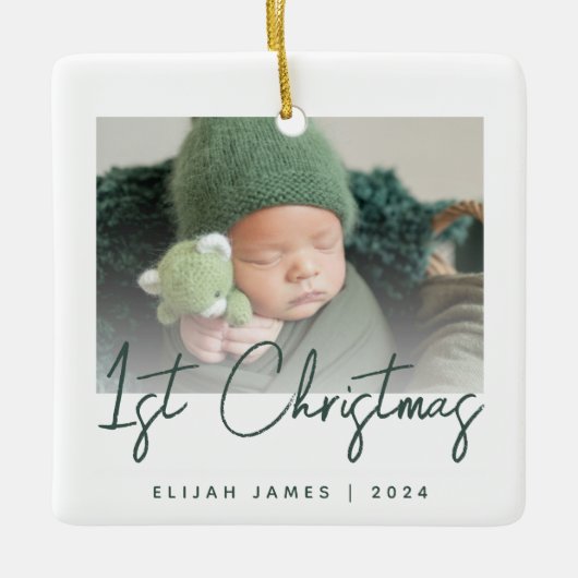 Foto Baby's eerste groene kerstscript Keramisch Ornament (Voorkant)