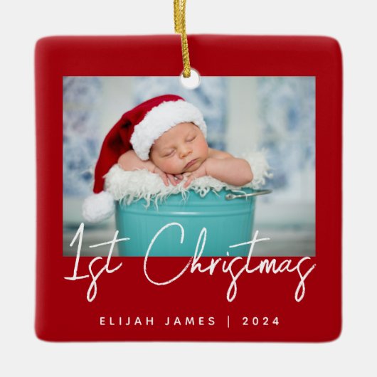 Foto Baby's Eerste Kerst Rood Wit Script Keramisch Ornament (Voorkant)