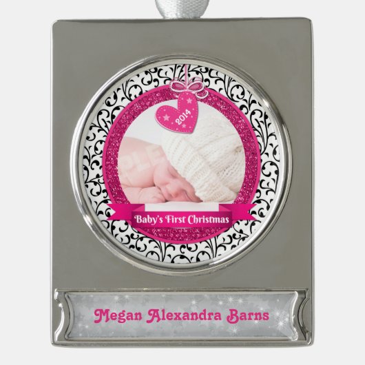 Foto Baby's Eerste Kerst Roze Hart Damast Verzilverd Banner Ornament (Voorkant)