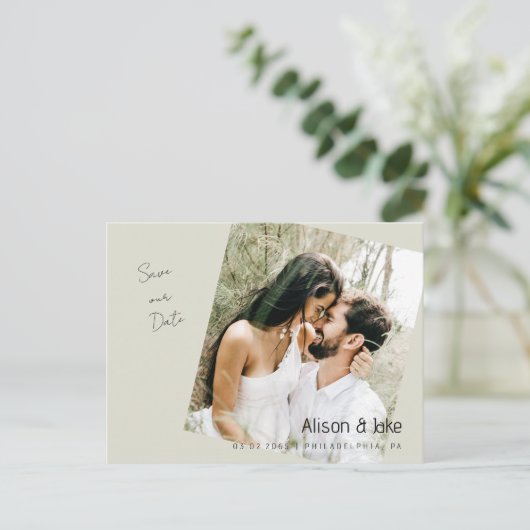 Foto Beige Bewaar de datum Bruiloft QR Code Briefkaart (Staand voorkant)