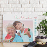 Foto Best Grandma in Universe Personalized Imitatie Canvas Print<br><div class="desc">Pas dit geschenk van de canvas foto voor uw oma (nana, nonna enz.) aan. De sjabloon is klaar voor u om uw eigen foto toe te voegen en de voorbeeldtekst desgewenst te bewerken. De tekst van de steekproef luidt momenteel "Beste oma in het universum". Het ontwerp heeft een en vrouwelijk...</div>