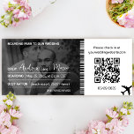 Foto Bestemming Boarding Pass Bruiloft Kaart<br><div class="desc">Nodig uw gasten uit voor uw bruiloft met stijlvolle instapkaart bruiloft uitnodigingen! Voeg uw eigen foto toe aan deze uitnodigingskaarten voor bruiloften, evenals uw trouwdatum, namen, enz. Deze minimalistische zwart-wit kalligrafie boarding pass bruiloft uitnodiging is perfect voor een bestemming bruiloft of een strand bruiloft. Voltooid met een QR-code op uw...</div>