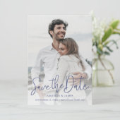 Foto Bewaar de datum met elegante blauwe typografi Save The Date (Staand voorkant)